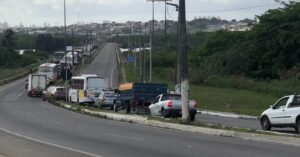 Imagem do trânsito na Ponte de Igapó.