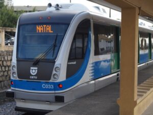 Imagem de trem da CBTU na estação.