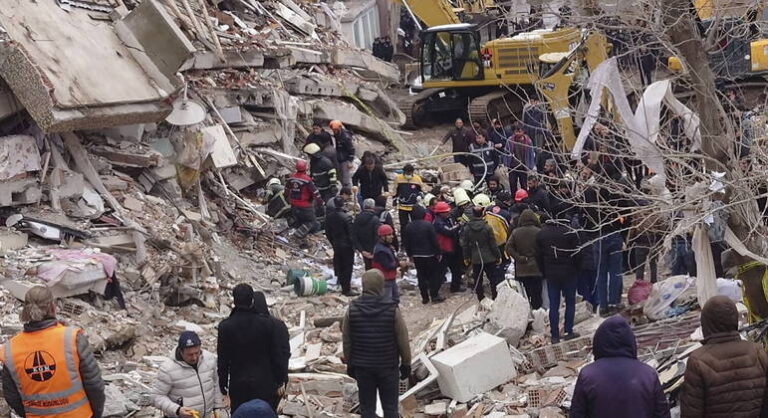 Imagem da destruição provocada pelo terremoto na Turquia.