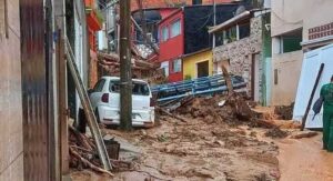 Imagem dos estragos das chuvas em São Sebastião em SP.