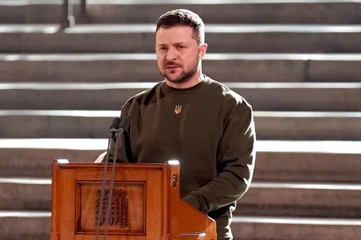 Imagem de Zelensky discursando.