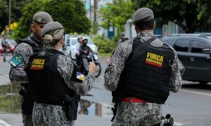 Homens da Força Nacional atuando nas ruas.