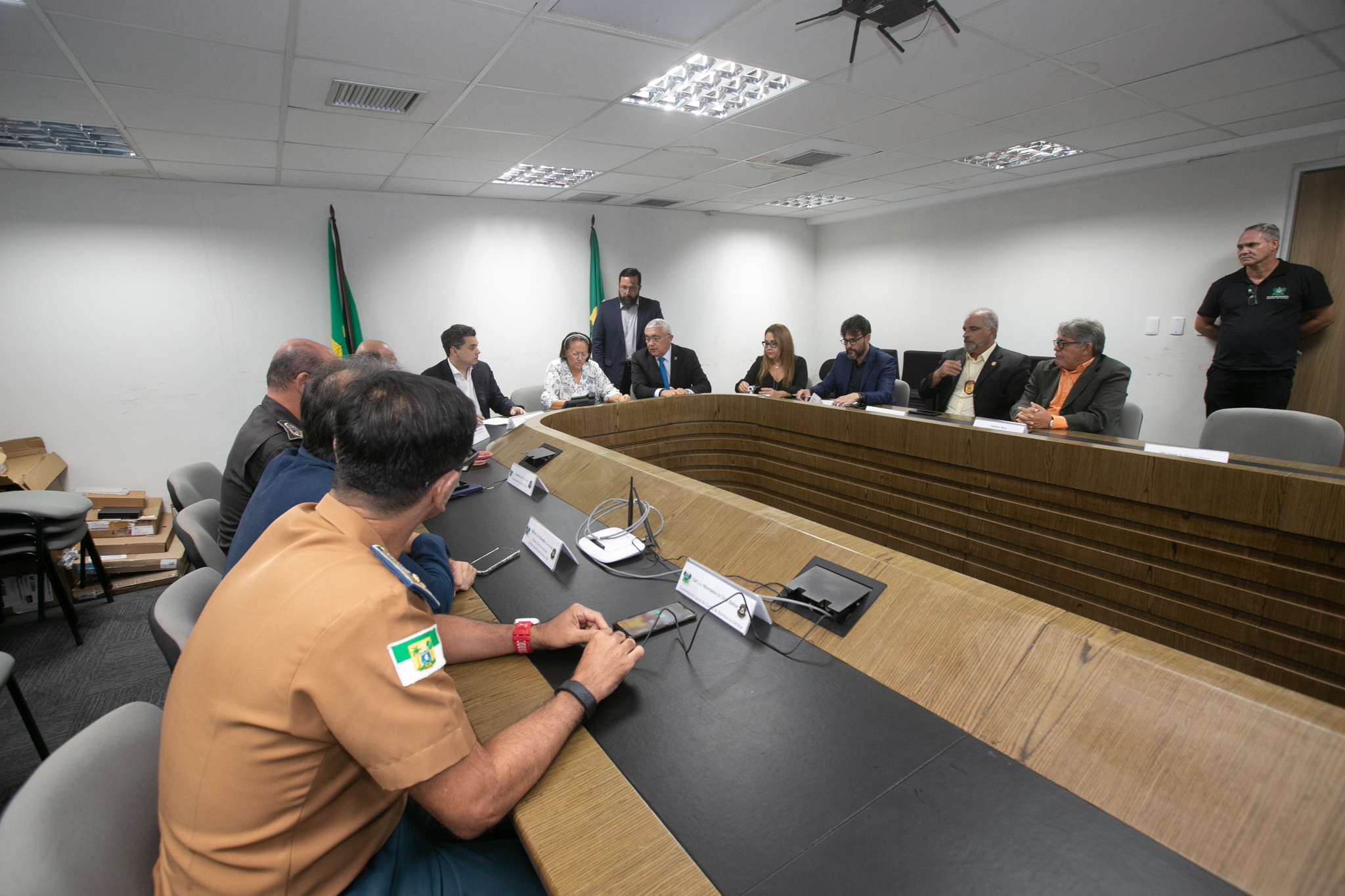 Governadora Fátima Bezerra reunida com a cúpula da Segurança Pública do RN.